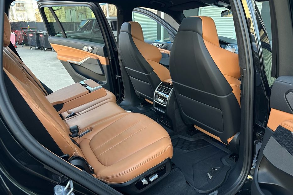 Продам BMW X7 M50i  2022 года в Киеве
