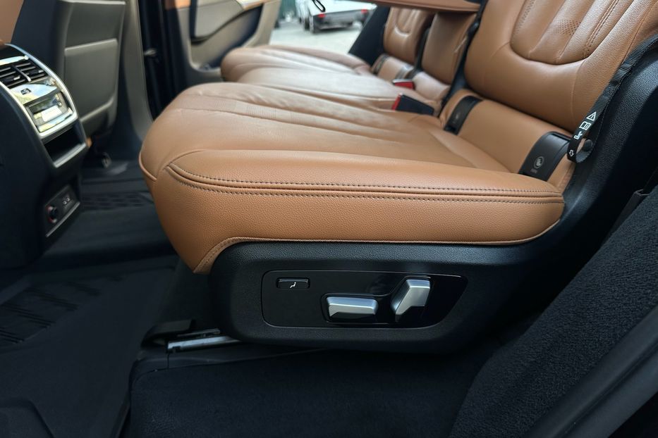 Продам BMW X7 M50i  2022 года в Киеве