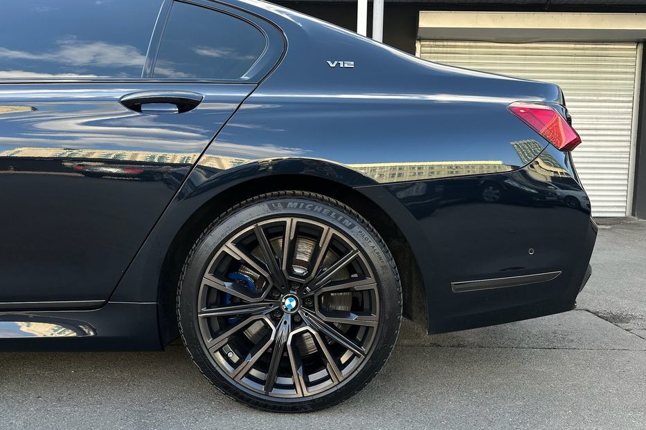 Продам BMW 760 M760Li xDrive  2022 года в Киеве