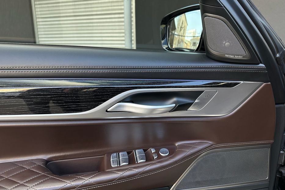 Продам BMW 760 M760Li xDrive  2022 года в Киеве