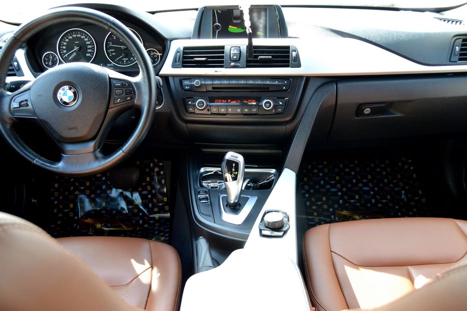 Продам BMW 320 2012 года в Одессе