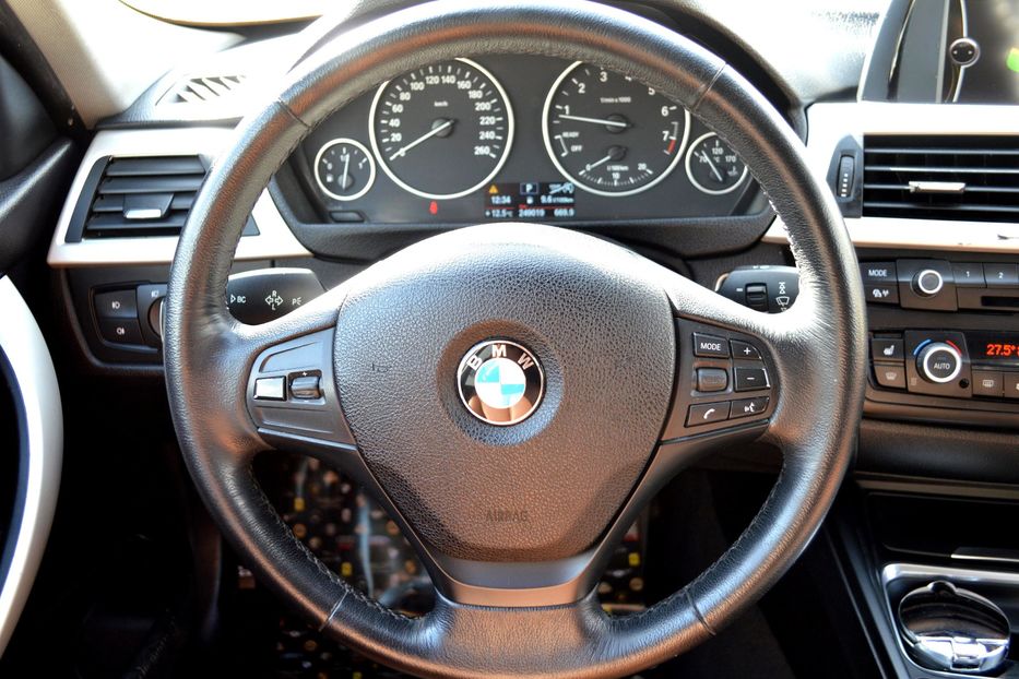 Продам BMW 320 2012 года в Одессе