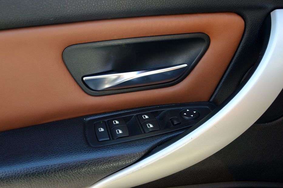 Продам BMW 320 2012 года в Одессе