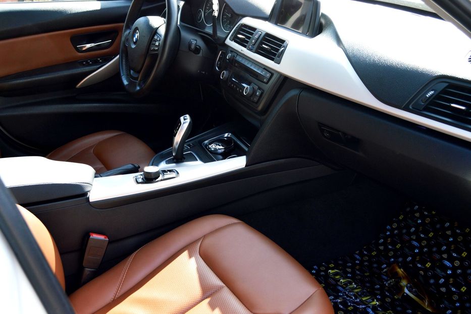 Продам BMW 320 2012 года в Одессе