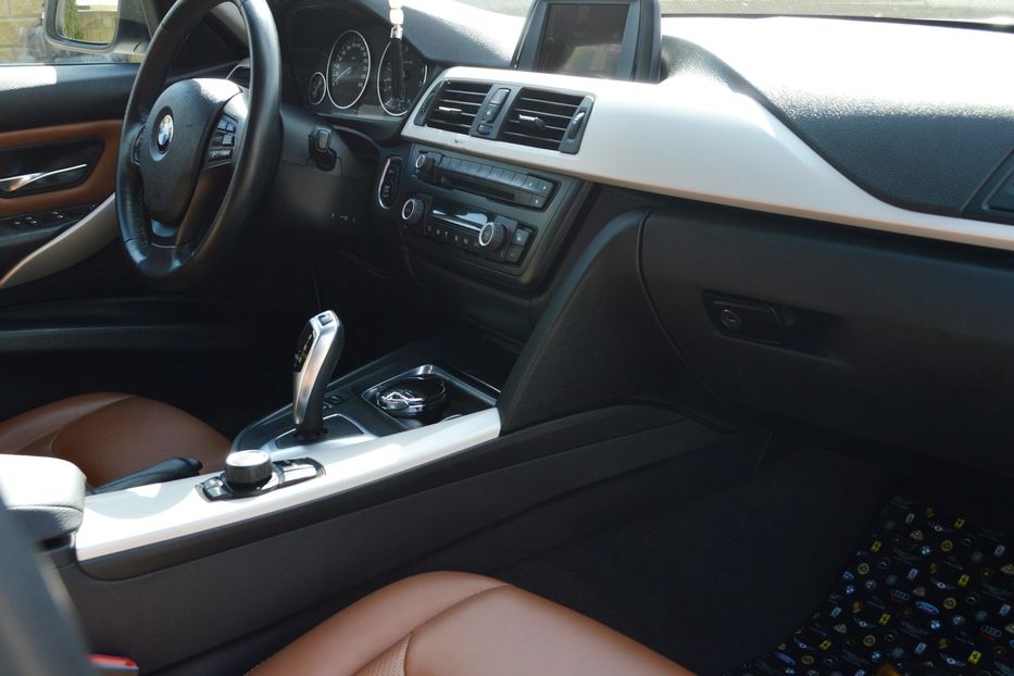 Продам BMW 320 2012 года в Одессе