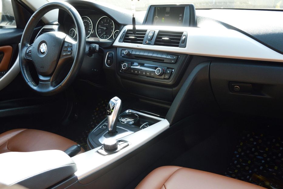 Продам BMW 320 2012 года в Одессе