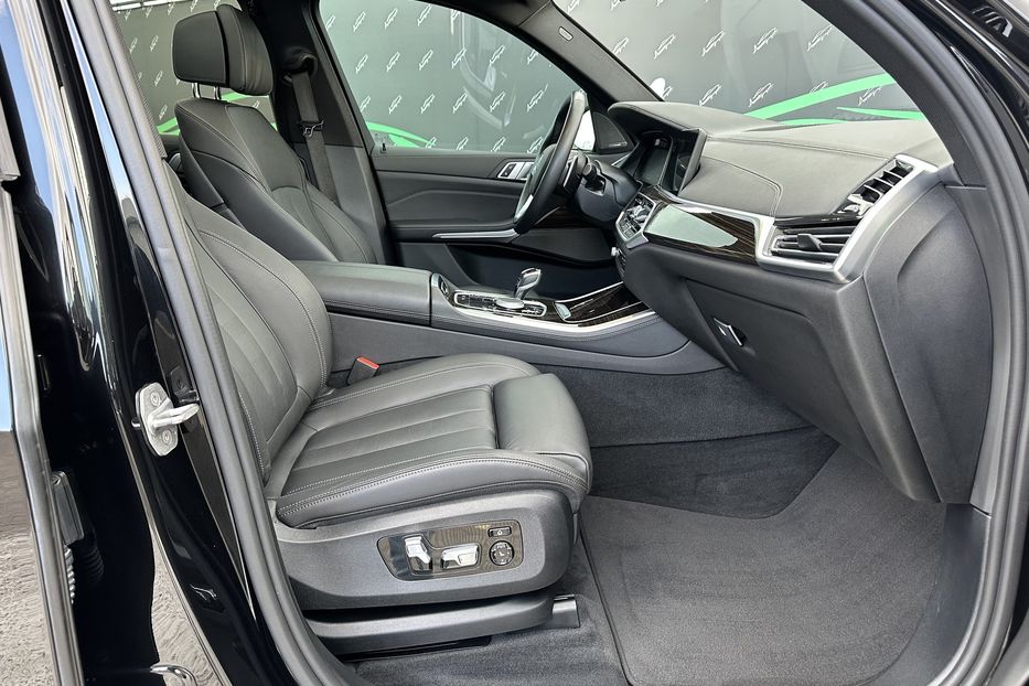 Продам BMW X5 X-Line Xdrive50i 2020 года в Киеве