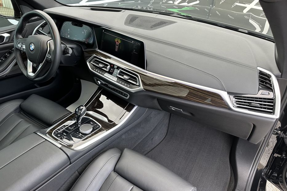 Продам BMW X5 X-Line Xdrive50i 2020 года в Киеве