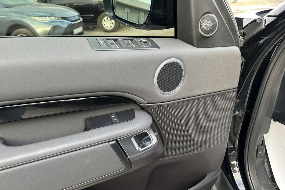 Продам Land Rover Discovery 5 2018 года в Киеве