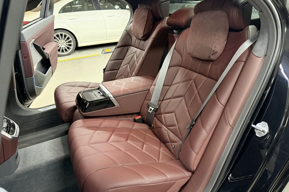 Продам BMW 740 740d Steptronic xDrive 2024 года в Киеве