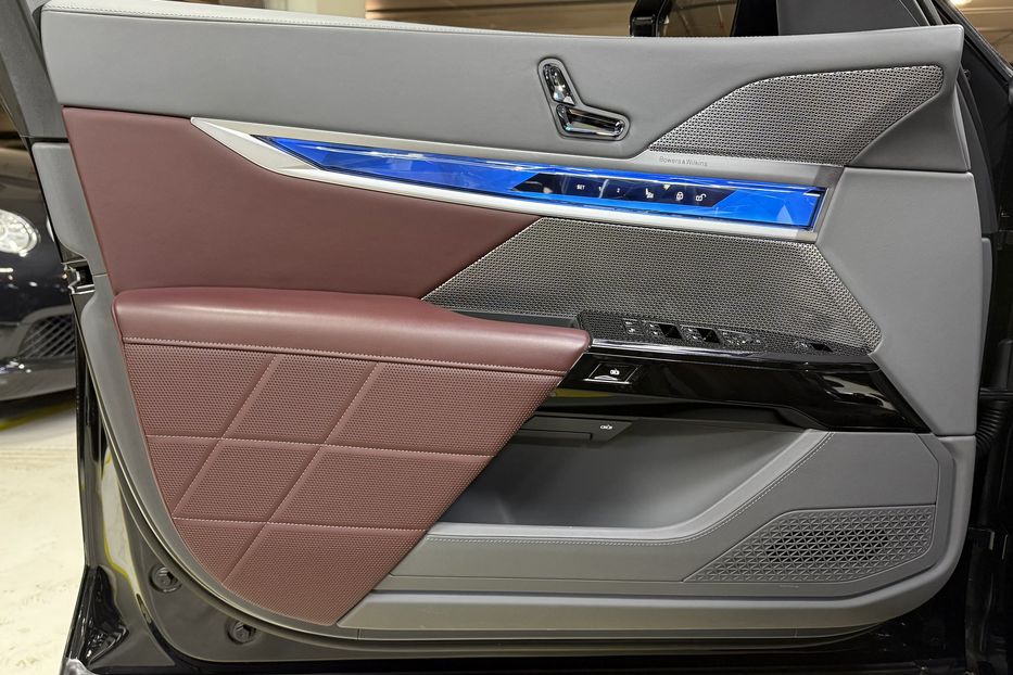 Продам BMW 740 740d Steptronic xDrive 2024 года в Киеве