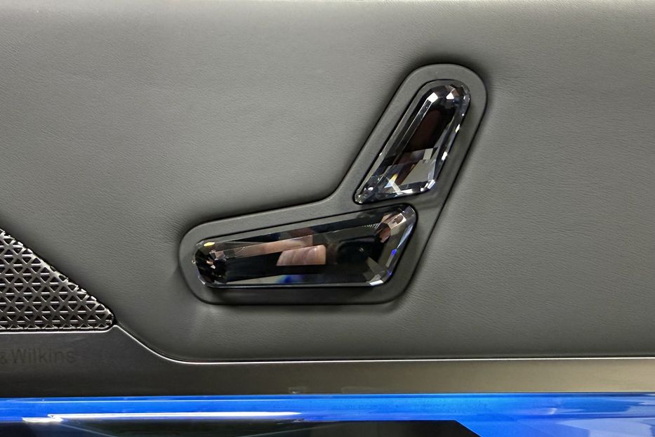 Продам BMW 740 740d Steptronic xDrive 2024 года в Киеве