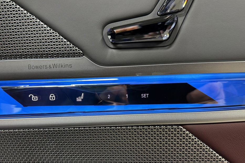 Продам BMW 740 740d Steptronic xDrive 2024 года в Киеве