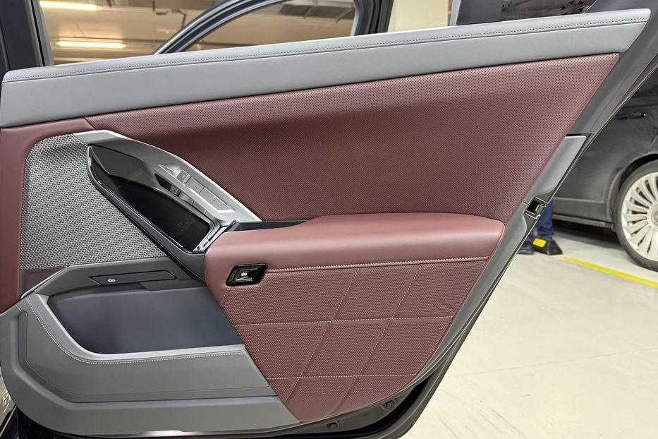 Продам BMW 740 740d Steptronic xDrive 2024 года в Киеве