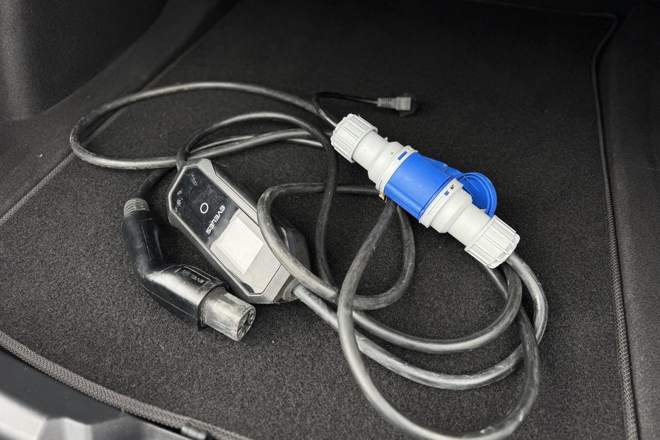 Продам Tesla Model 3 (COMIS) 2023 года в г. Умань, Черкасская область