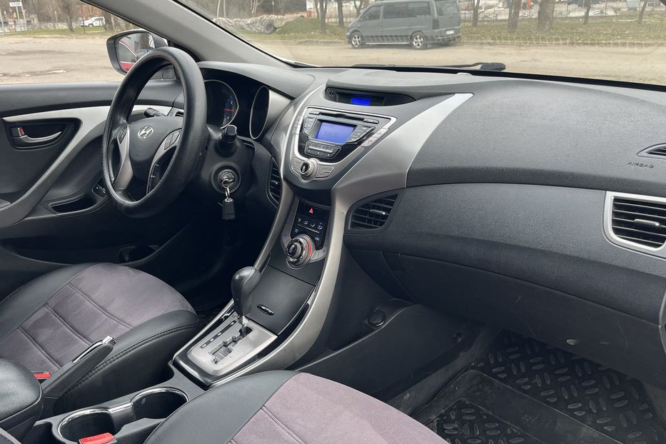 Продам Hyundai Elantra Офіційна 2013 года в Николаеве