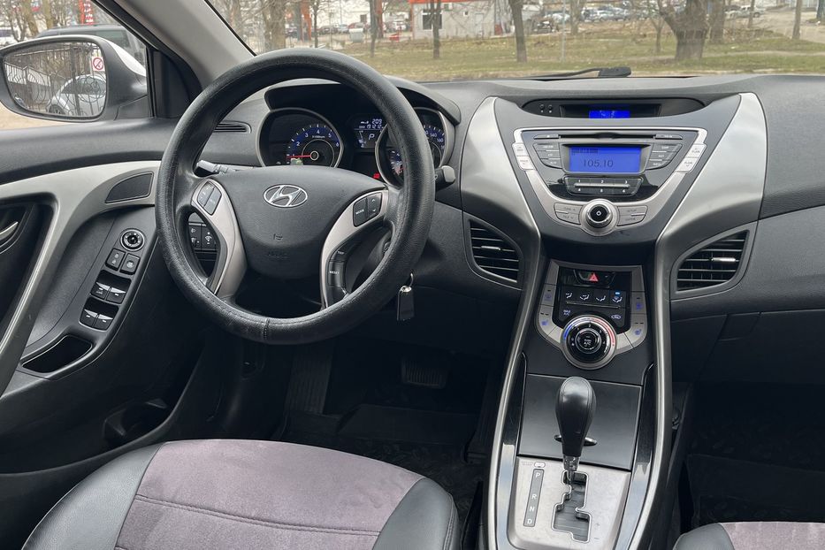 Продам Hyundai Elantra Офіційна 2013 года в Николаеве