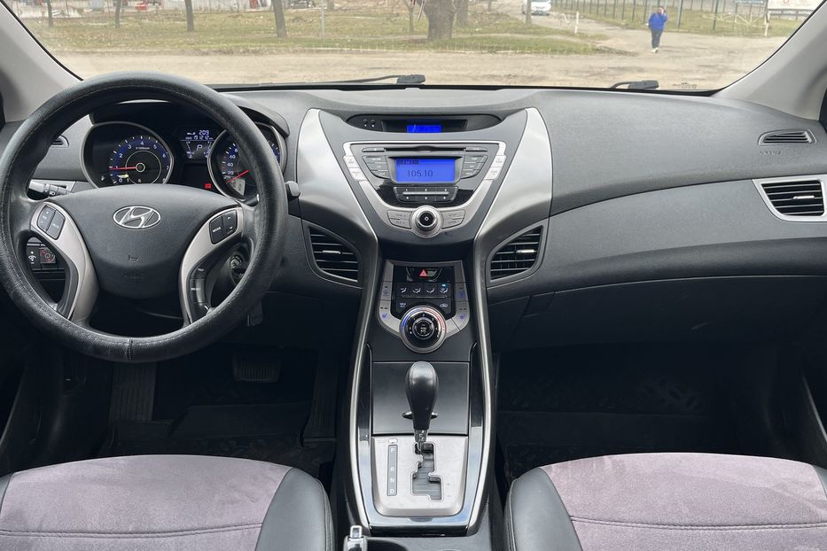 Продам Hyundai Elantra Офіційна 2013 года в Николаеве