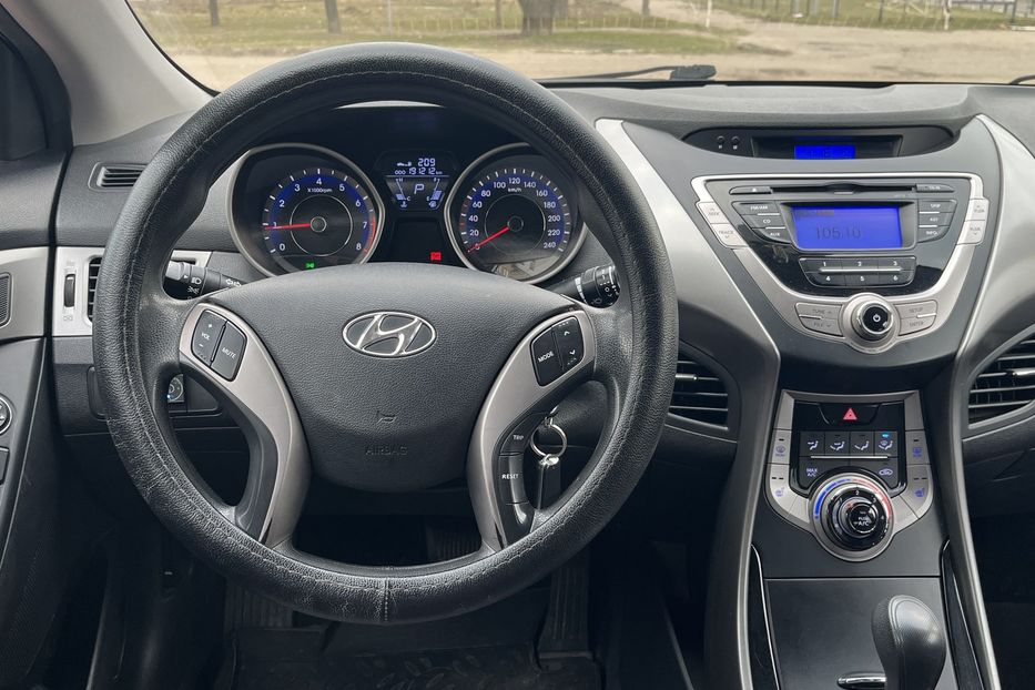 Продам Hyundai Elantra Офіційна 2013 года в Николаеве
