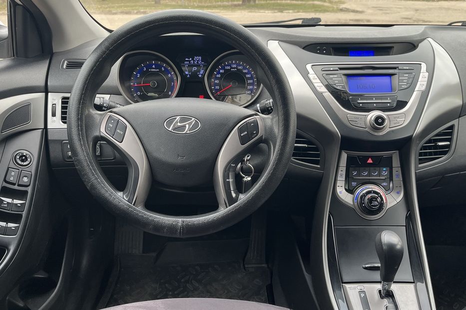 Продам Hyundai Elantra Офіційна 2013 года в Николаеве