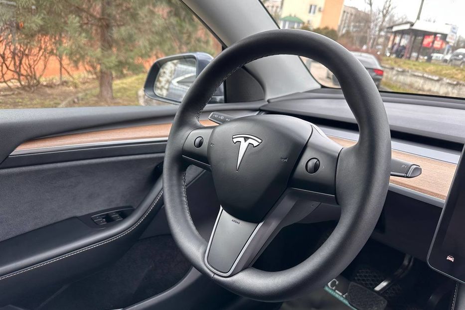 Продам Tesla Model Y 82.5кВт 2023 года в Черновцах