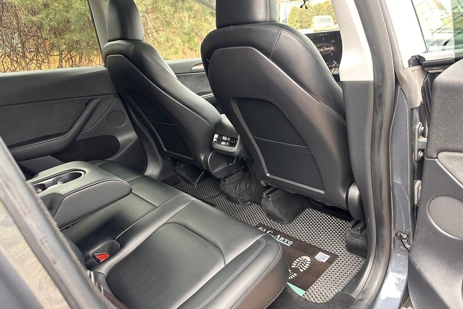 Продам Tesla Model Y 82.5кВт 2023 года в Черновцах