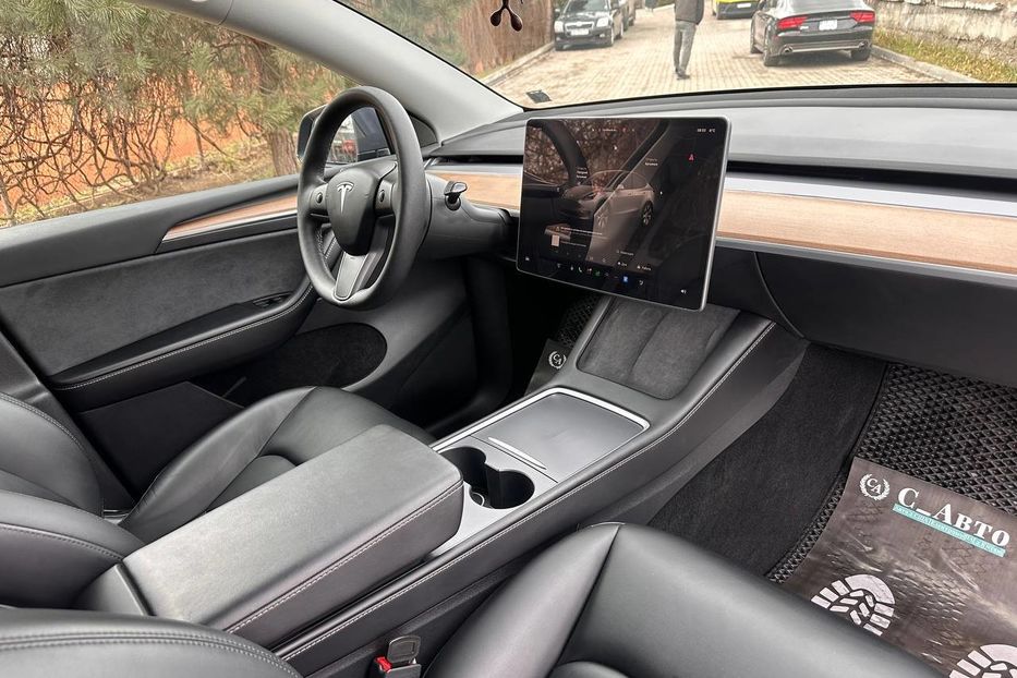 Продам Tesla Model Y 82.5кВт 2023 года в Черновцах