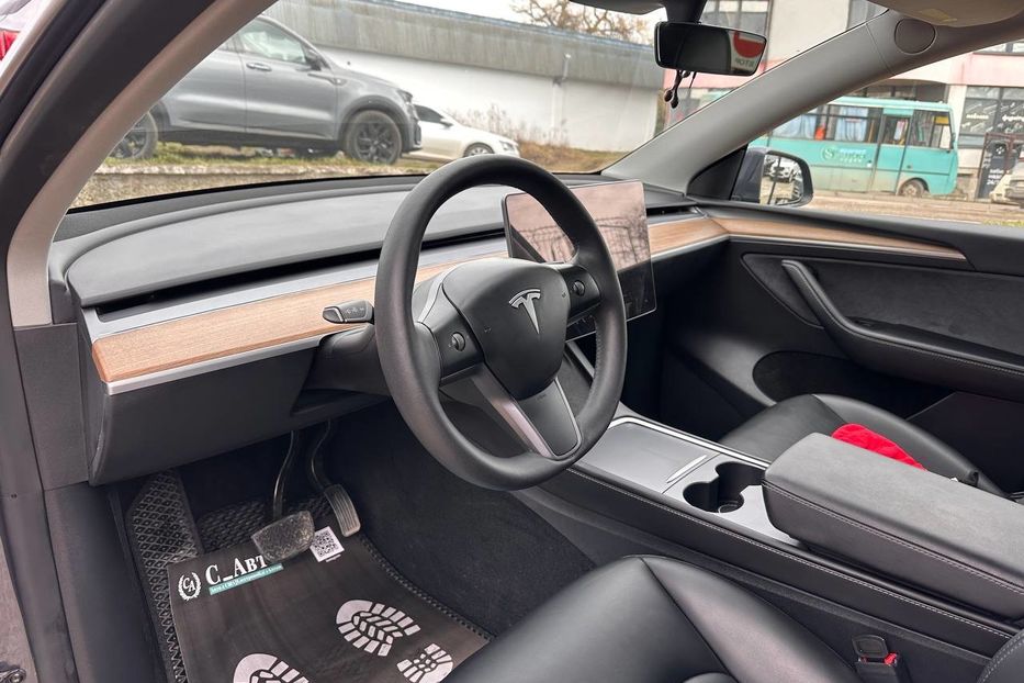 Продам Tesla Model Y 82.5кВт 2023 года в Черновцах