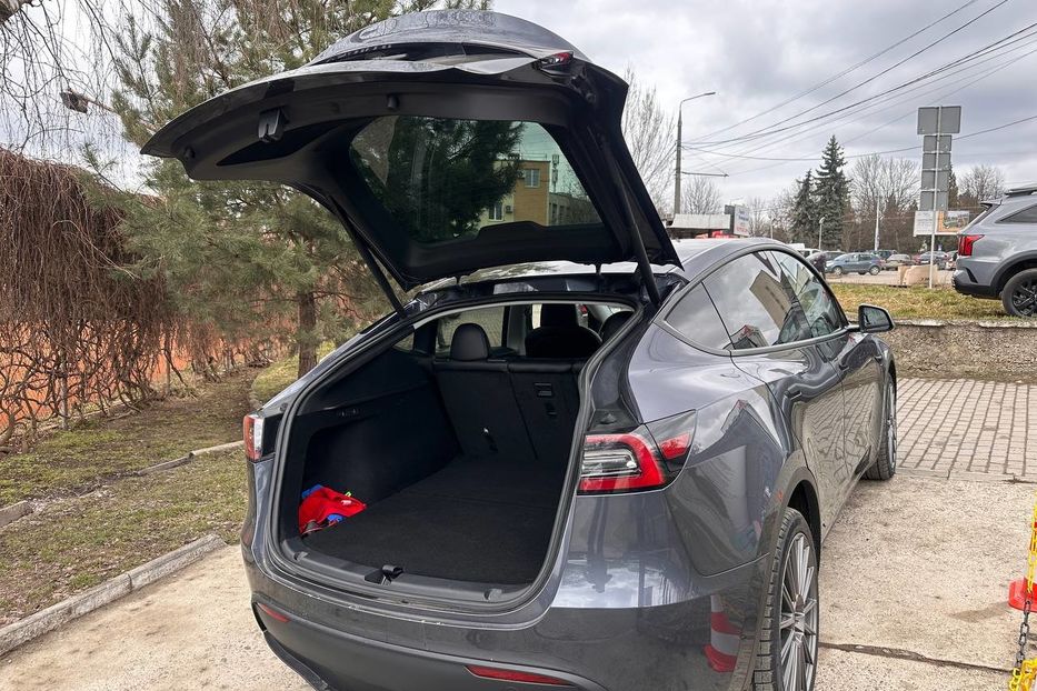 Продам Tesla Model Y 82.5кВт 2023 года в Черновцах
