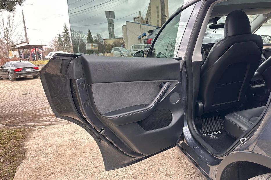 Продам Tesla Model Y 82.5кВт 2023 года в Черновцах