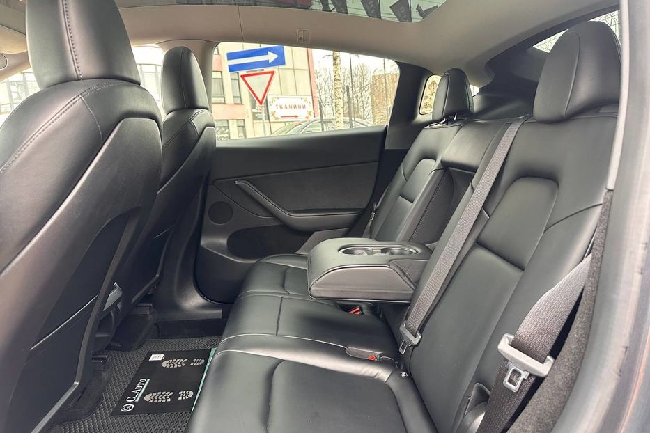 Продам Tesla Model Y 82.5кВт 2023 года в Черновцах