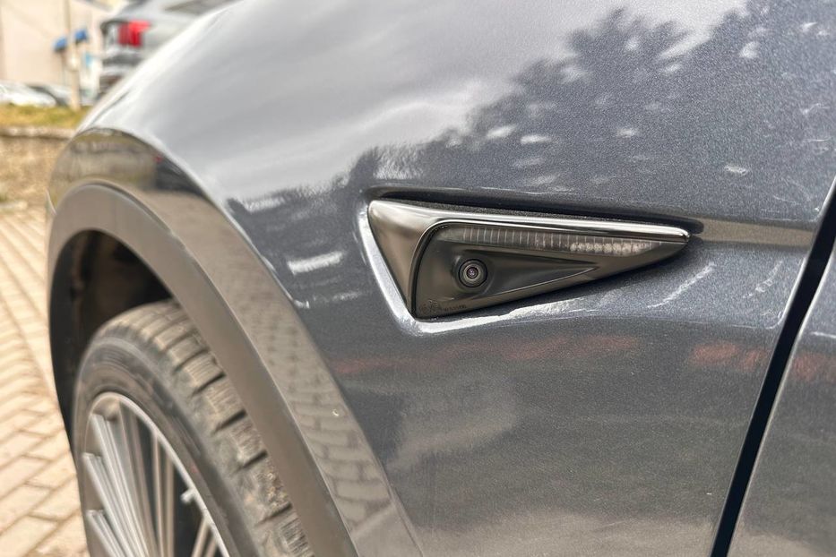 Продам Tesla Model Y 82.5кВт 2023 года в Черновцах