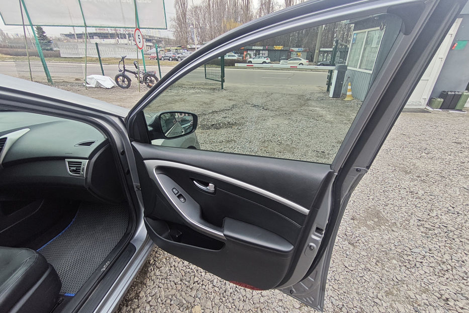 Продам Hyundai Elantra 2014 года в Киеве