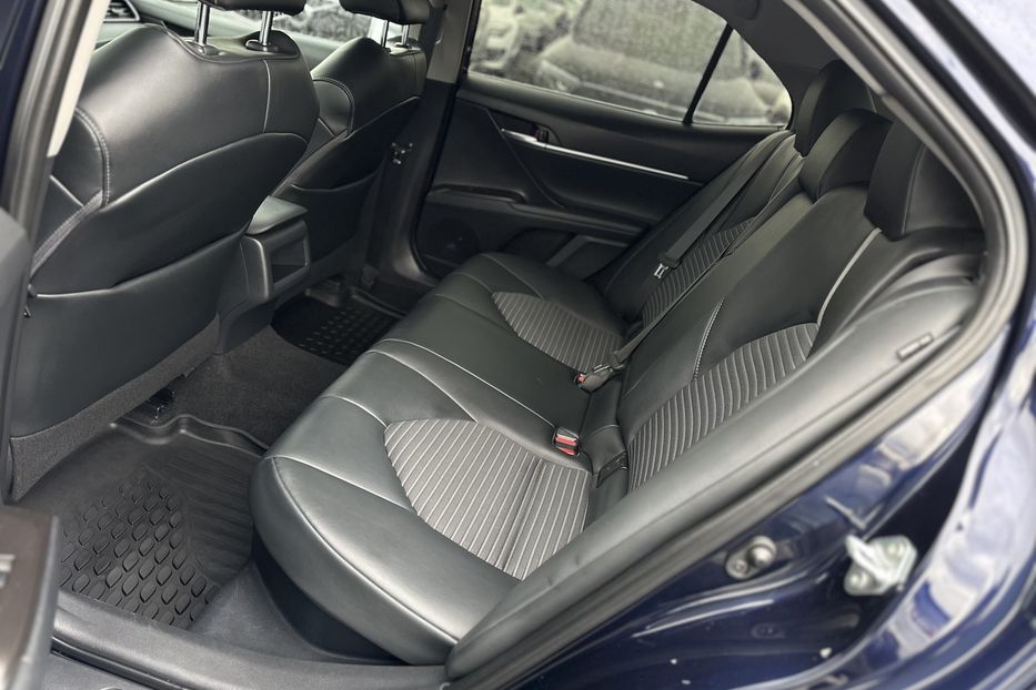 Продам Toyota Camry 2021 года в Луцке