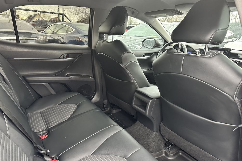 Продам Toyota Camry 2021 года в Луцке