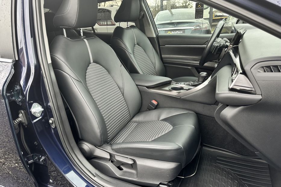 Продам Toyota Camry 2021 года в Луцке