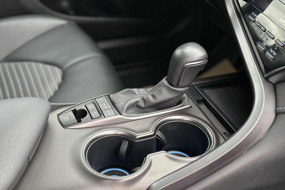 Продам Toyota Camry 2021 года в Луцке