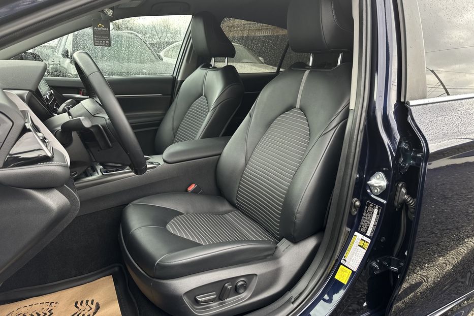 Продам Toyota Camry 2021 года в Луцке