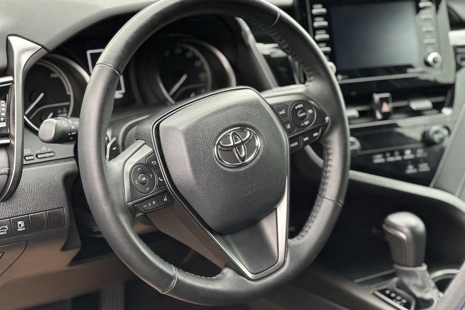 Продам Toyota Camry 2021 года в Луцке