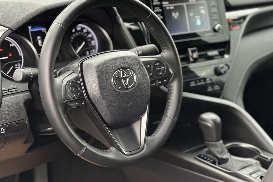 Продам Toyota Camry 2021 года в Луцке