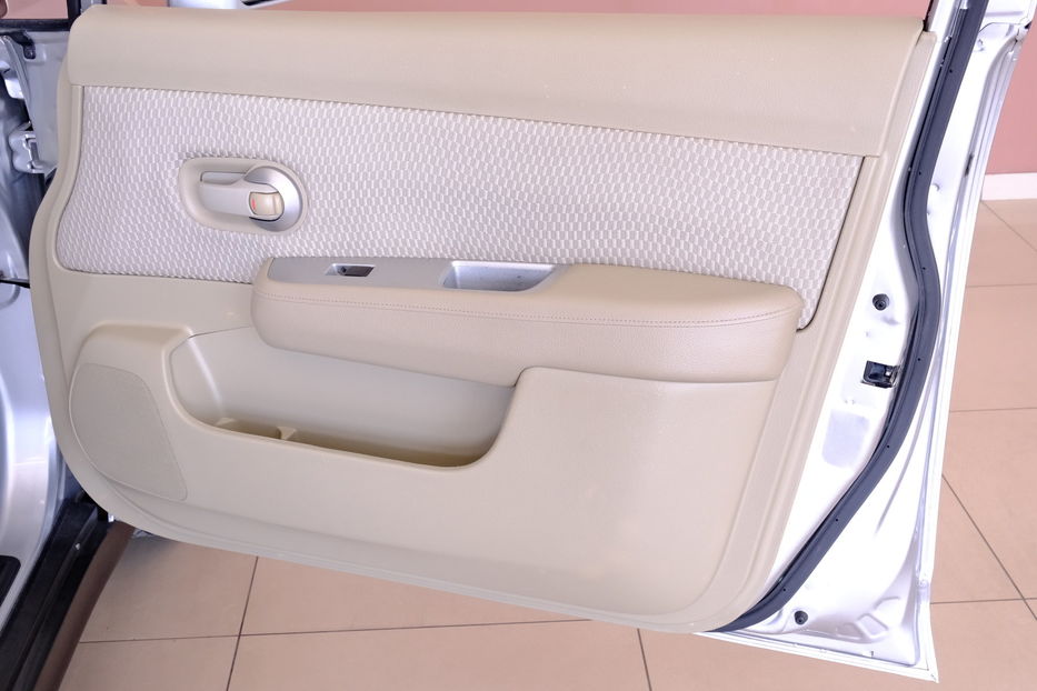 Продам Nissan TIIDA 2010 года в Одессе