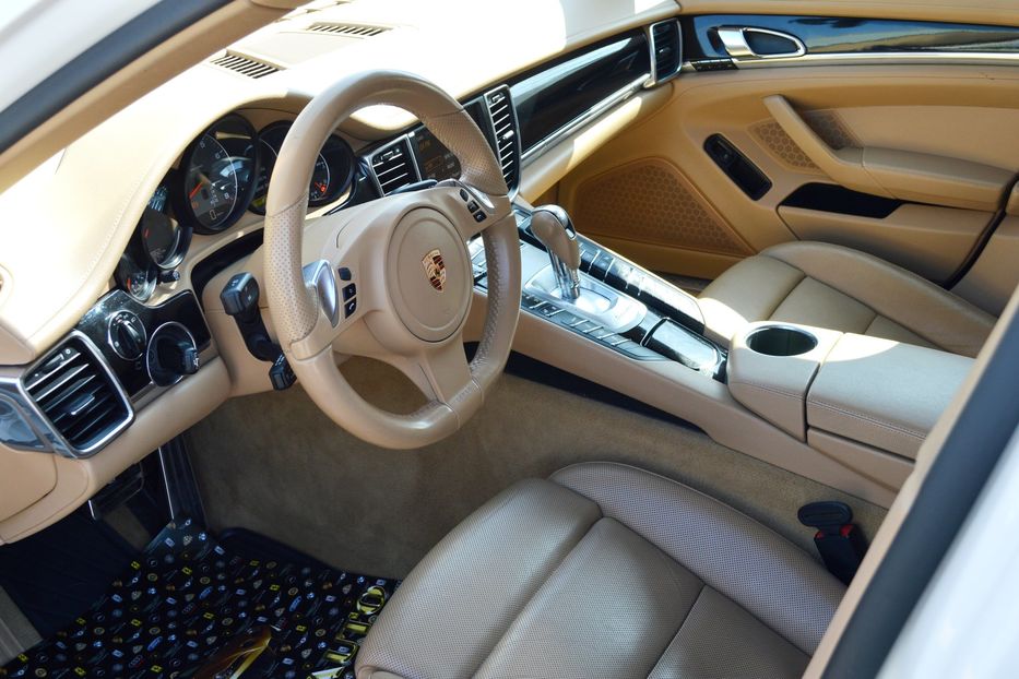 Продам Porsche Panamera 4S 2011 года в Одессе