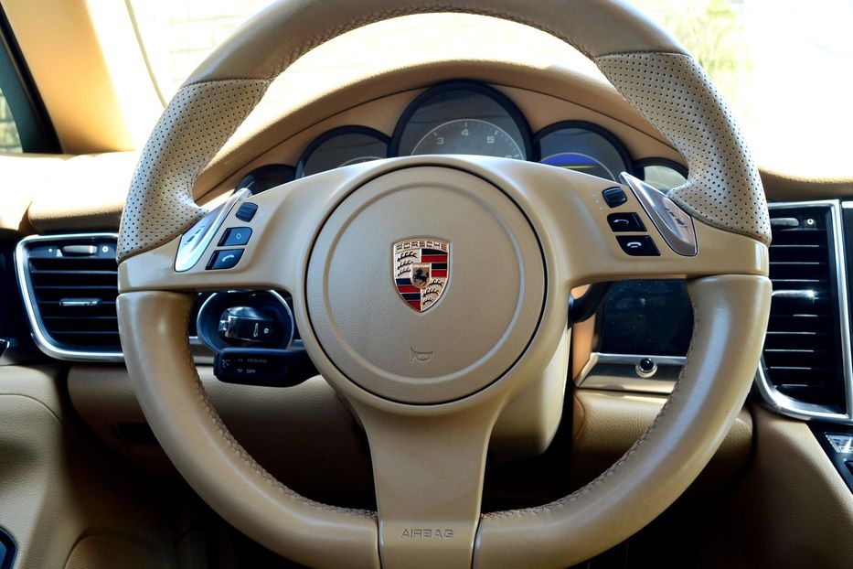 Продам Porsche Panamera 4S 2011 года в Одессе