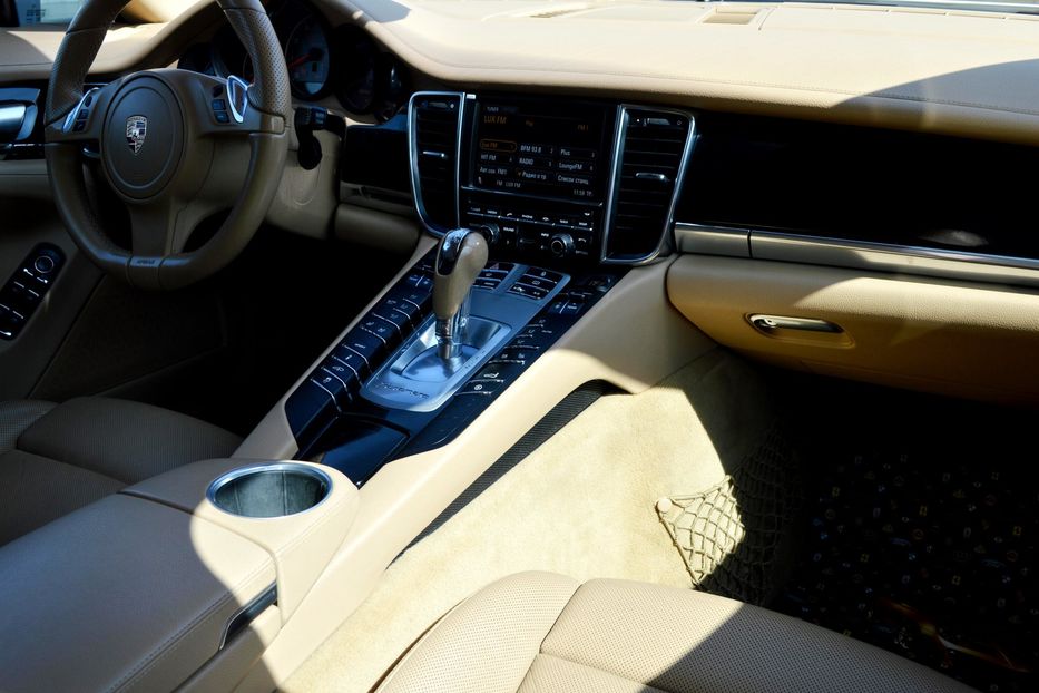 Продам Porsche Panamera 4S 2011 года в Одессе