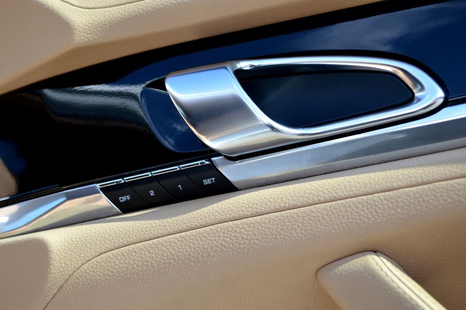 Продам Porsche Panamera 4S 2011 года в Одессе