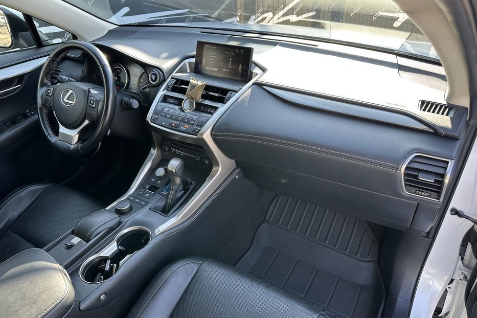 Продам Lexus NX 300 AWD Hybrid 2015 года в Киеве