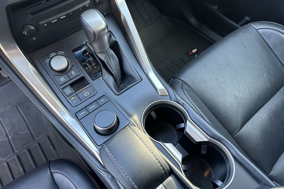 Продам Lexus NX 300 AWD Hybrid 2015 года в Киеве