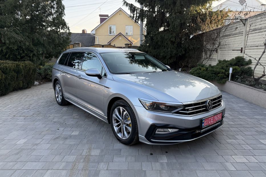 Продам Volkswagen Passat B8 R-Line 4*4 200к.с  2021 года в Житомире