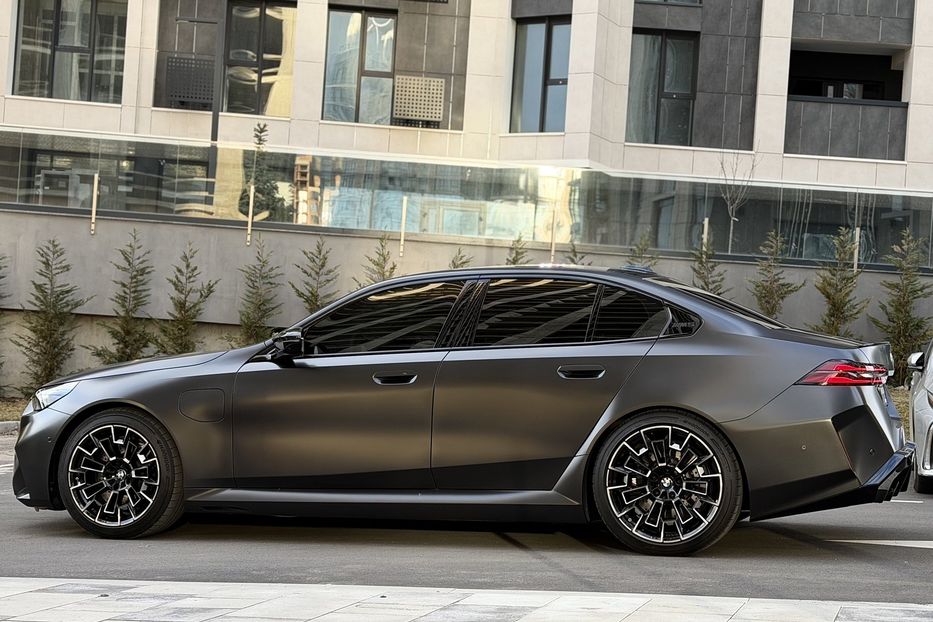 Продам BMW M5 2024 года в Киеве