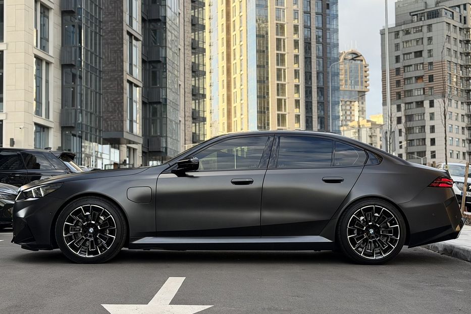 Продам BMW M5 2024 года в Киеве